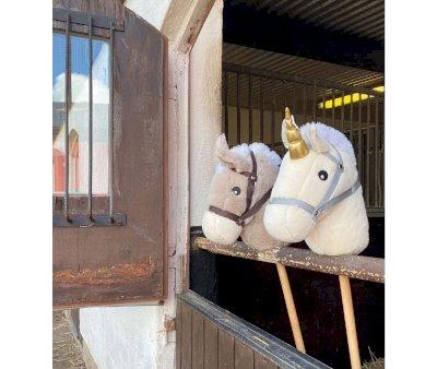 Cheval licorne avec bton