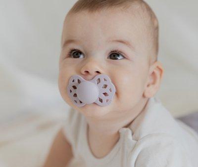 2 BIBS Infinity Pacifiers Symmetrical Ivory/Sage