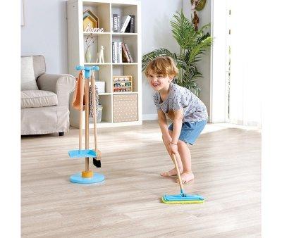 Juego de Limpieza con Escoba