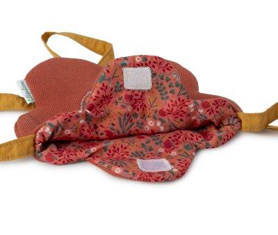 Mueca Adele con Bolso de Flor