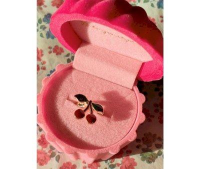 Anillo Cherry con Joyero